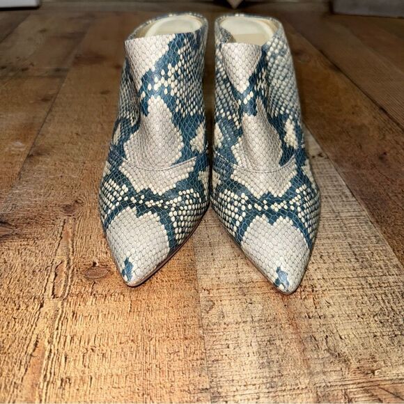 Cinda Mule in blue Snake Print
DOLCE VITA - Picture 5 of 9